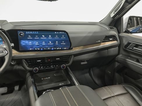 Used 2026 Chevrolet Suburban High Country w/ Sun And Tow Package AWD/4WD image 32