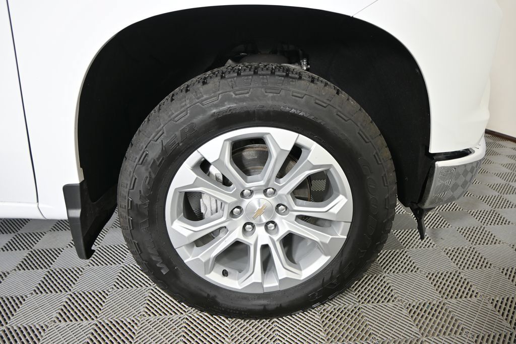Used 2025 Chevrolet Silverado 1500 LTZ w/ LTZ Premium Package AWD/4WD image 12