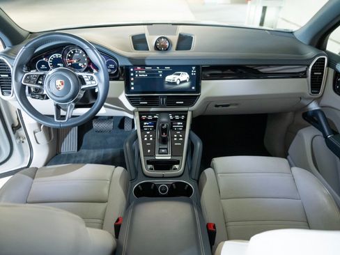 Certified 2023 Porsche Cayenne AWD/4WD image 24