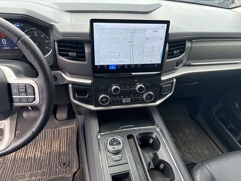 Used 2022 Ford Expedition XLT RWD image 8