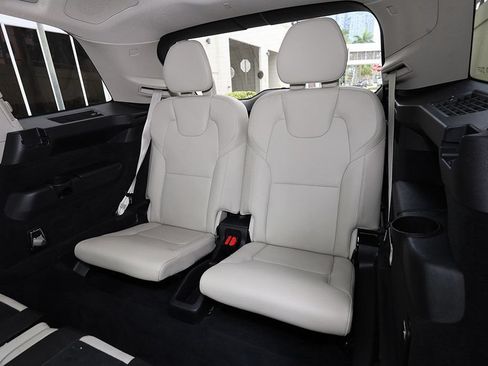 Used 2018 Volvo XC90 T6 Momentum w/ Convenience Package AWD/4WD image 33