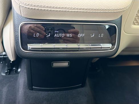 Used 2023 Mercedes-Benz GLS 580 4MATIC image 26