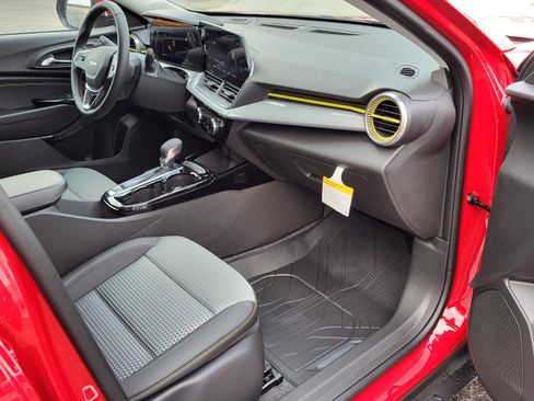 New 2026 Chevrolet Trax LT w/ LT Convenience Package image 9