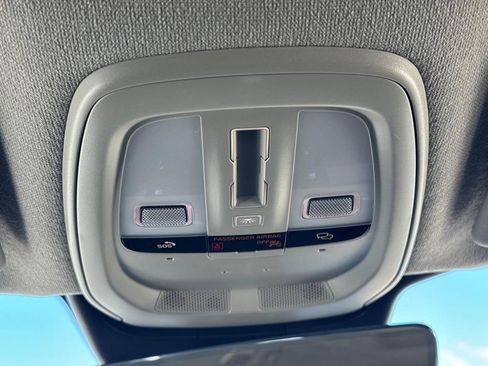 Used 2025 Volvo XC40 B5 Core w/ Protection Package Premier image 15