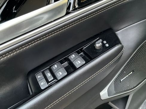 Used 2024 Jeep Wagoneer Series III image 12