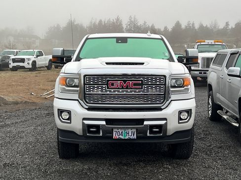 Used 2018 GMC Sierra 3500 Denali w/ Duramax Plus Package image 4
