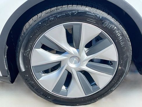 Used 2025 Tesla Model Y Long Range AWD/4WD image 30