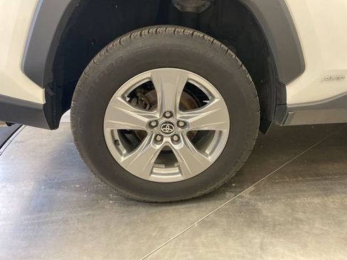 Used 2022 Toyota RAV4 XLE w/ Convenience Package AWD/4WD image 9