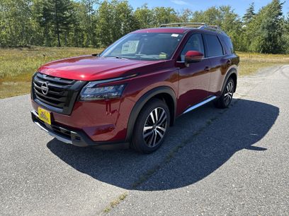 New 2025 Nissan Pathfinder Platinum w/ Black Appearance Package