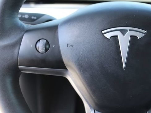 Used 2022 Tesla Model Y Performance AWD/4WD image 15