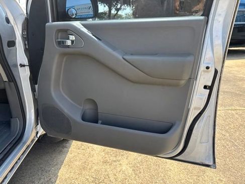 Used 2012 Nissan Frontier SV RWD image 17