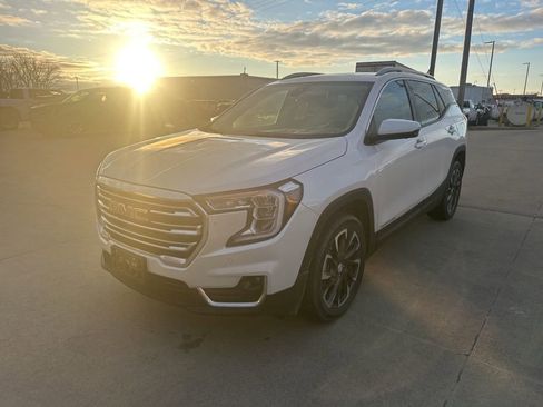 Certified 2022 GMC Terrain SLT w/ Infotainment Package II image 3