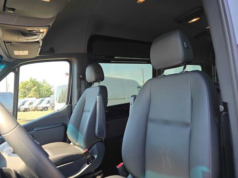 Used 2025 Mercedes-Benz Sprinter 2500 image 22