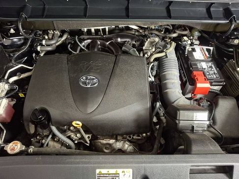 Used 2020 Toyota Highlander XLE AWD/4WD image 29