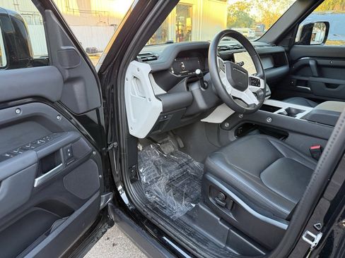 Used 2025 Land Rover Defender 110 S image 15