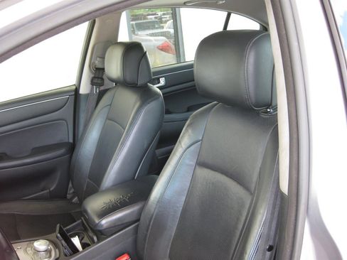 Used 2013 Hyundai Genesis 3.8 w/ Technology Pkg RWD image 23