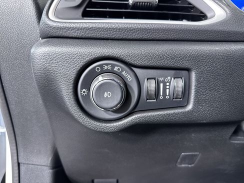 New 2026 Chrysler Pacifica Select FWD image 33