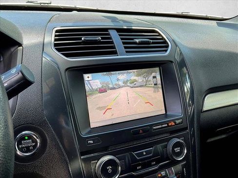 Used 2018 Ford Explorer XLT w/ Equipment Group 202A FWD image 22