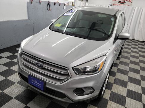 Used 2017 Ford Escape SE w/ SE Cold Weather Package AWD/4WD image 9