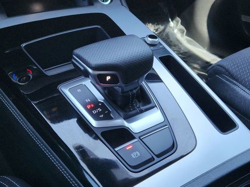 Used 2024 Audi Q5 e Premium Plus w/ Premium Plus Package image 21