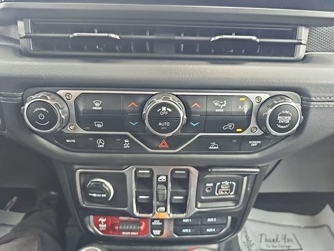 Used 2025 Jeep Wrangler Unlimited Rubicon AWD/4WD image 27