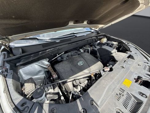Used 2017 Toyota Highlander XLE FWD image 14