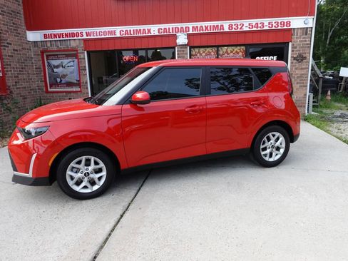 Used 2023 Kia Soul LX w/ LX Technology Package image 1