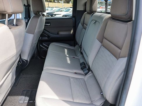 Used 2022 Nissan Frontier SV RWD image 9