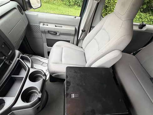 Used 2009 Ford E-150 and Econoline 150 Wagon RWD image 14