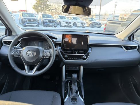 Used 2024 Toyota Corolla Cross LE image 10