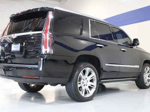 Used 2019 Cadillac Escalade Premium Luxury image 11