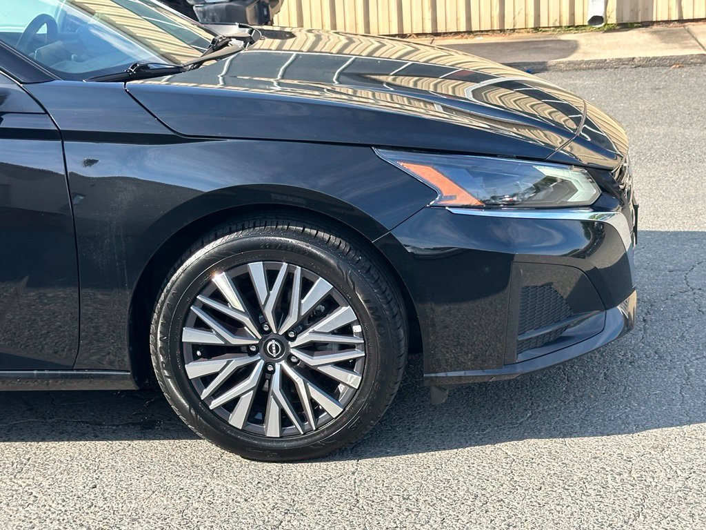 Used 2025 Nissan Altima 2.5 SV FWD image 40