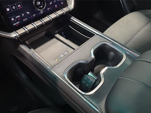 Used 2025 GMC Acadia Elevation image 24