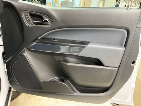 Used 2022 Chevrolet Colorado Z71 AWD/4WD image 21