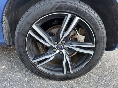 Used 2017 Volvo XC60 T6 R-Design w/ Climate Package image 13