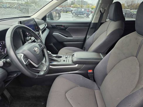 Used 2023 Toyota Highlander LE AWD/4WD image 24