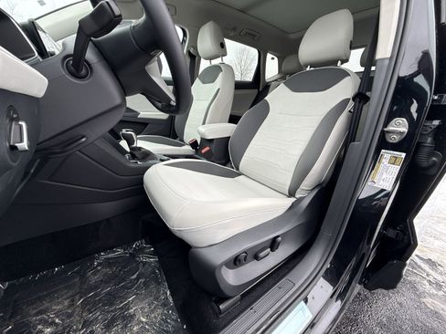 New 2026 Volkswagen Taos SE image 12