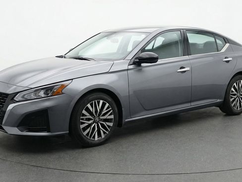 Used 2025 Nissan Altima 2.5 SV image 3