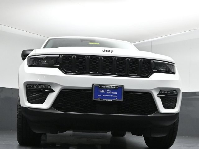 Used 2023 Jeep Grand Cherokee Limited w/ Black Appearance Package AWD/4WD image 37