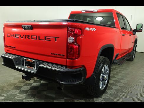 Used 2022 Chevrolet Silverado 2500 Custom w/ Custom Value Package AWD/4WD image 17