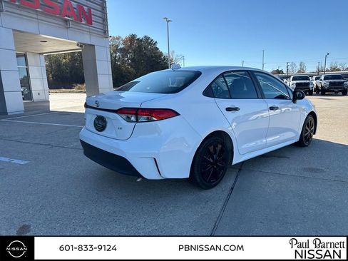 Used 2024 Toyota Corolla LE image 7