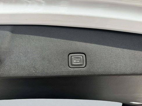 Used 2024 Cadillac XT6 Sport w/ Technology Package AWD/4WD image 51