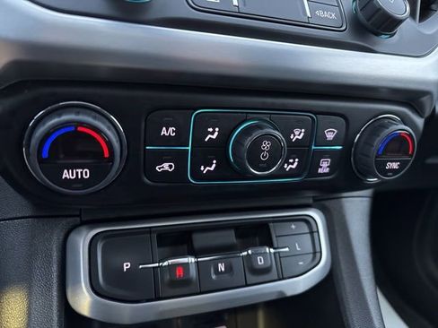 Used 2023 GMC Acadia SLT w/ Preferred Package image 18