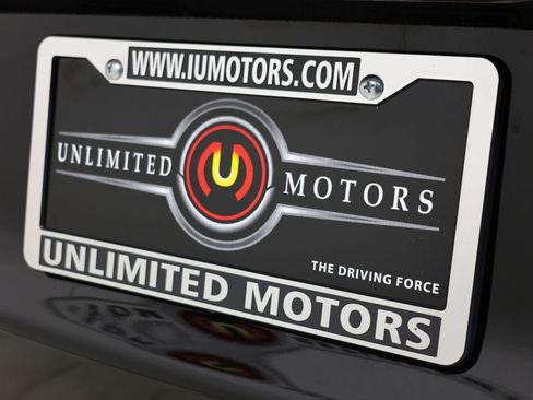 Used 2024 Chrysler Pacifica Touring-L AWD/4WD image 19