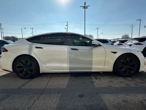 Used 2021 Tesla Model S Plaid image 9