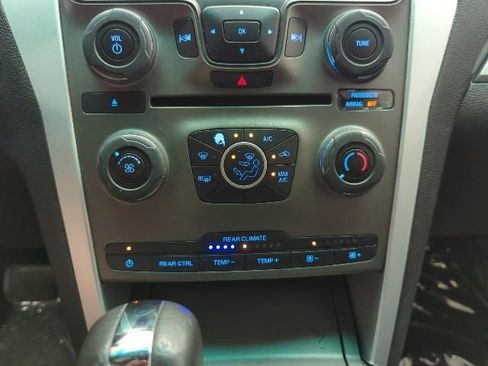 Used 2015 Ford Explorer XLT image 18