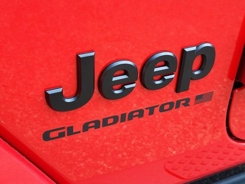 New 2025 Jeep Gladiator High Tide image 25