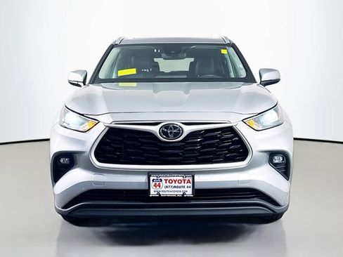 Used 2025 Toyota Highlander XLE image 9