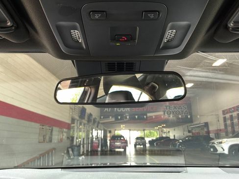Used 2025 Toyota Camry SE FWD image 18