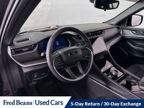 Used 2024 Jeep Grand Cherokee Limited w/ Black Appearance Package image 8